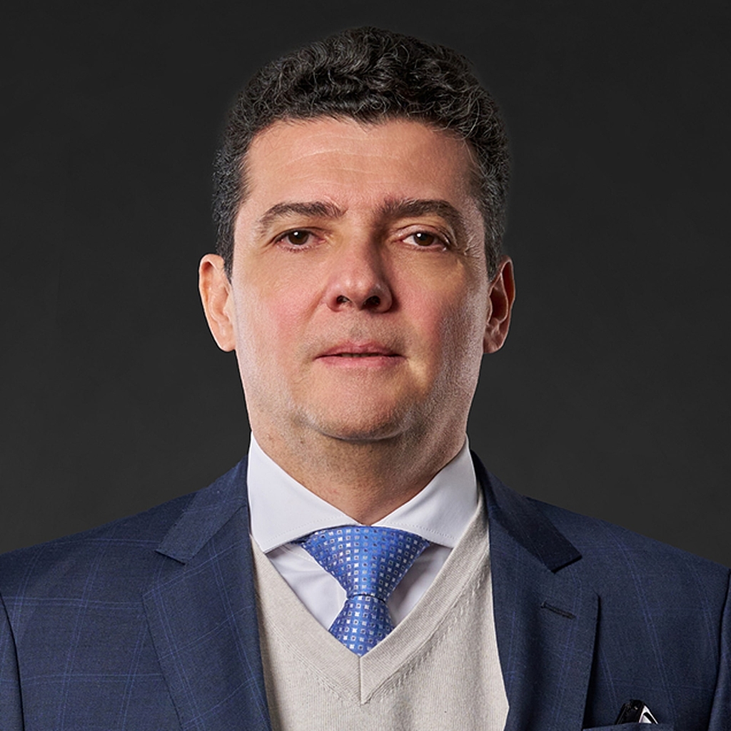 <b></b><b>Luis Justiniano</b> Haiek Fernandes