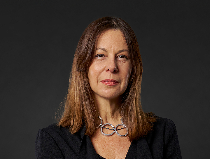 <b>Claudia Polto</b>
da Cunha