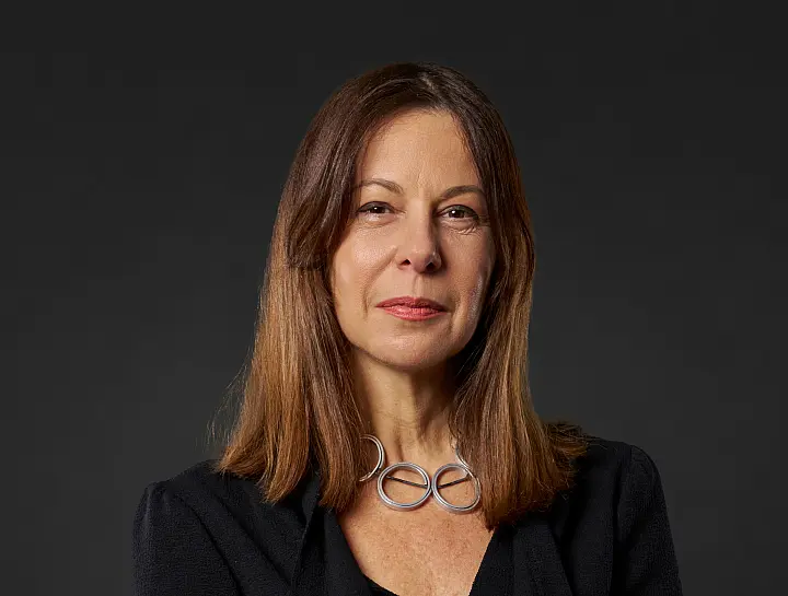 <b>Claudia Polto</b>
da Cunha