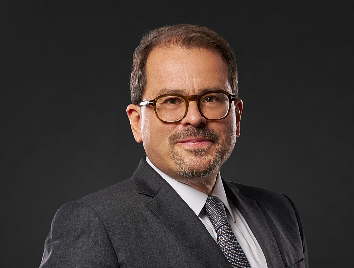 <b>Floriano</b>
 de Azevedo Marques Neto